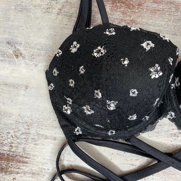 Pink Victoria’s Secret push up bra 32DDD - Picture 2 of 9